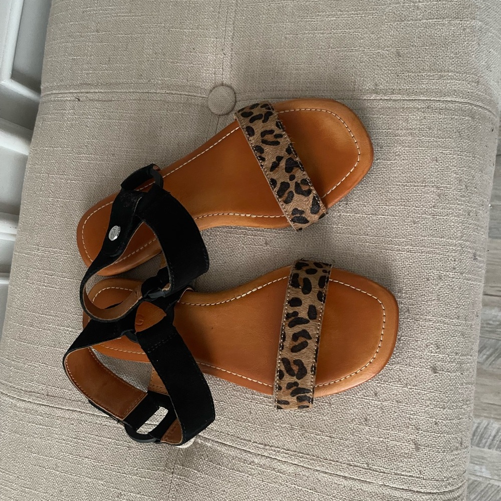 UGG Black and Tan Sandals